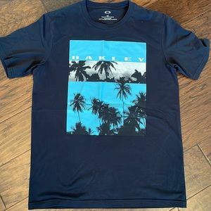 Men’s Oakley tshirt